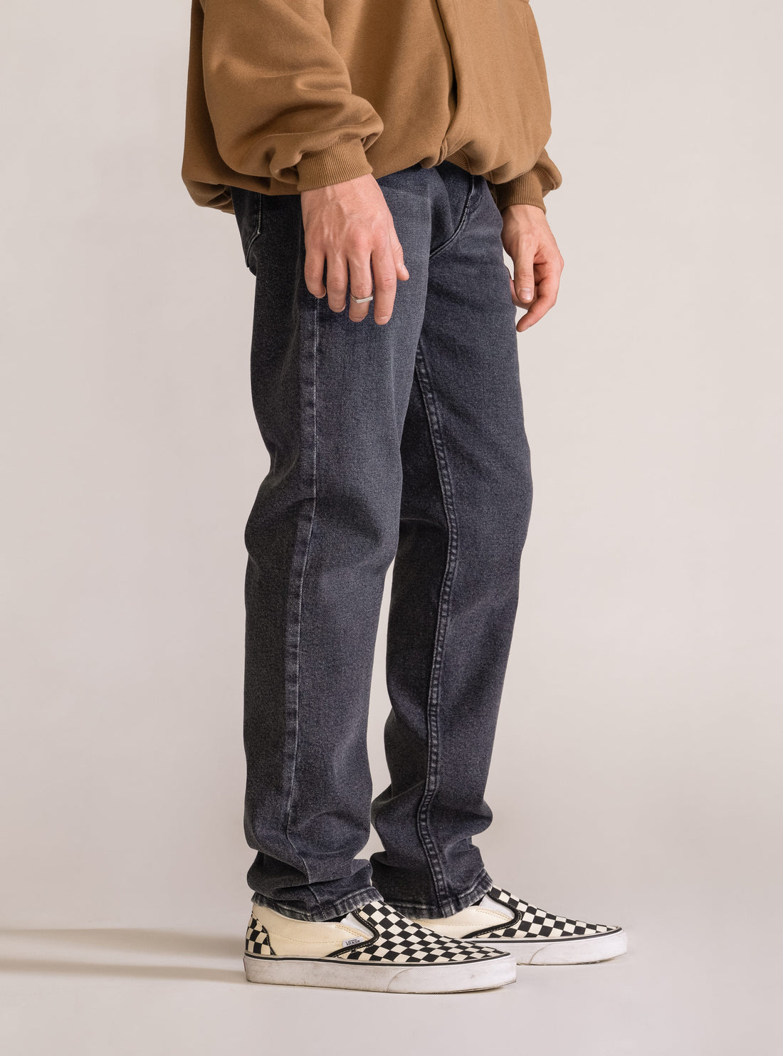 Electrifying Slim Fit Jeans, Negro