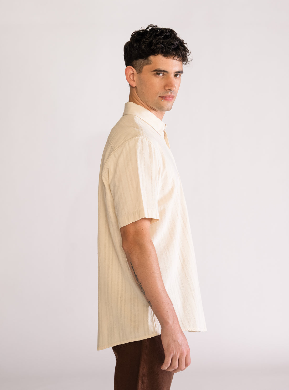 Seamlessly Blends Camisa, Beige